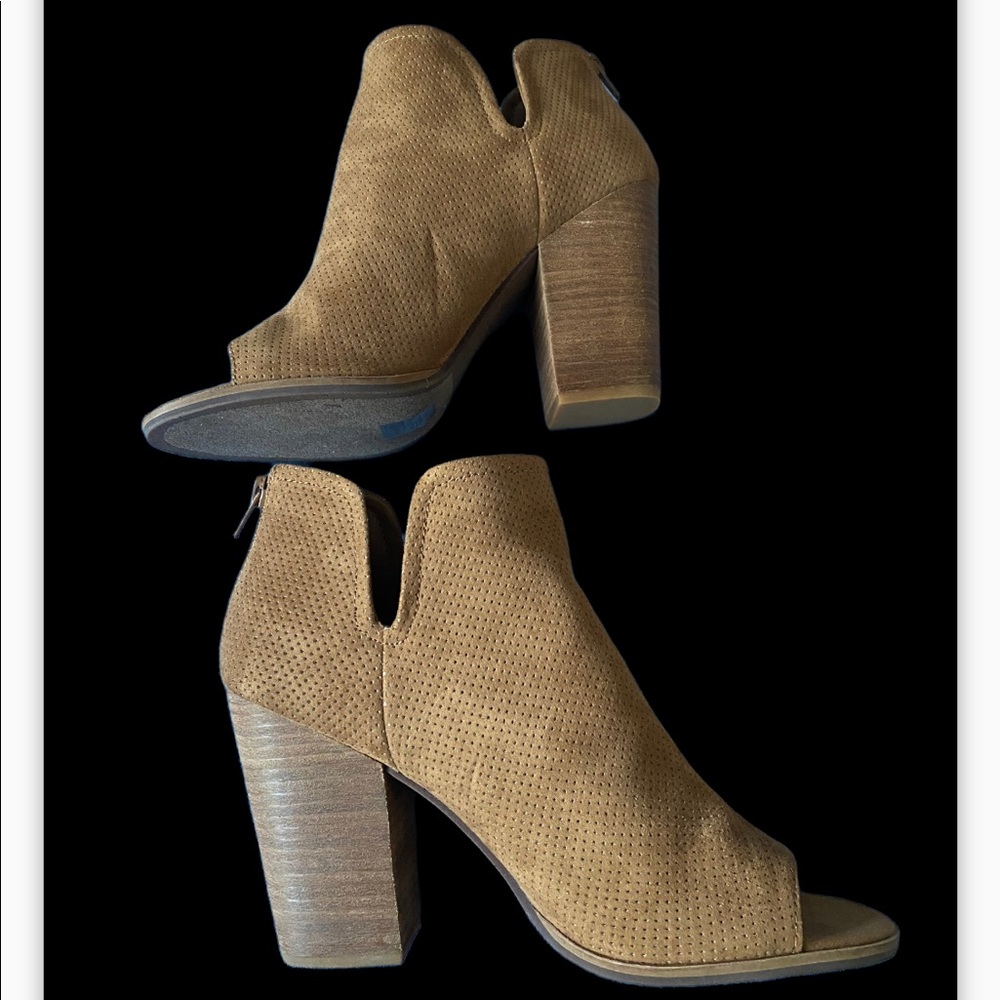 DV8 - Dolce Vita Pixie Perforated Bootie NWOT